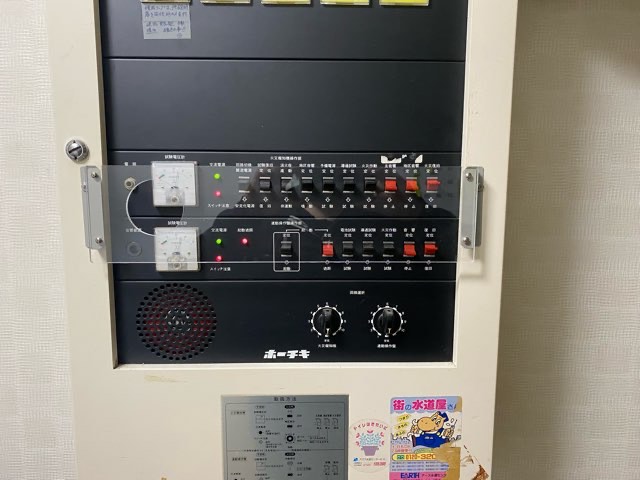 いたずら防止用アクリ板設置の画像