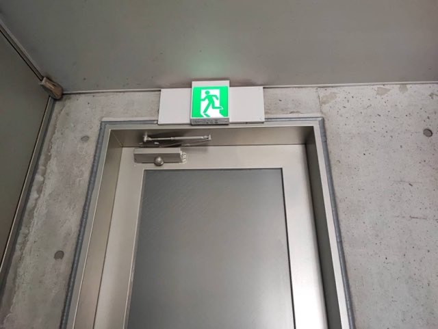 誘導灯取替え工事の画像